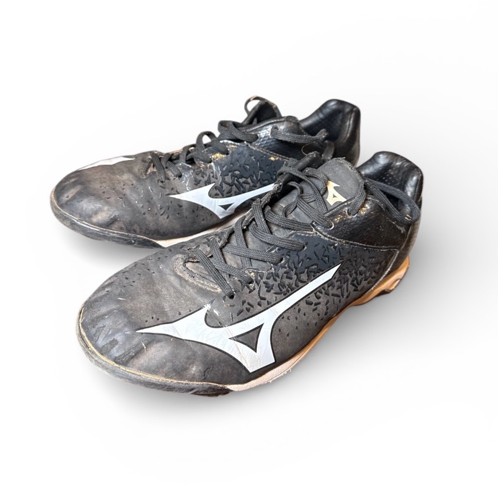 Mizuno Finch Select Nine Big Kid Size 3.5 Baseball Molded Cleats Black White EUC